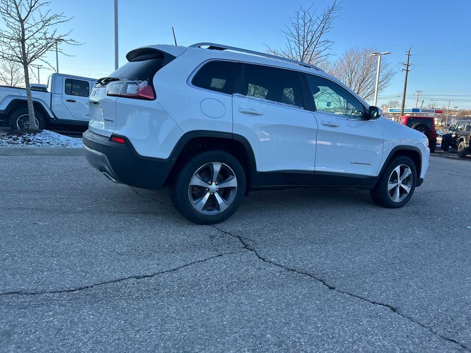 Thumbnail: 2019 Jeep Cherokee - 17
