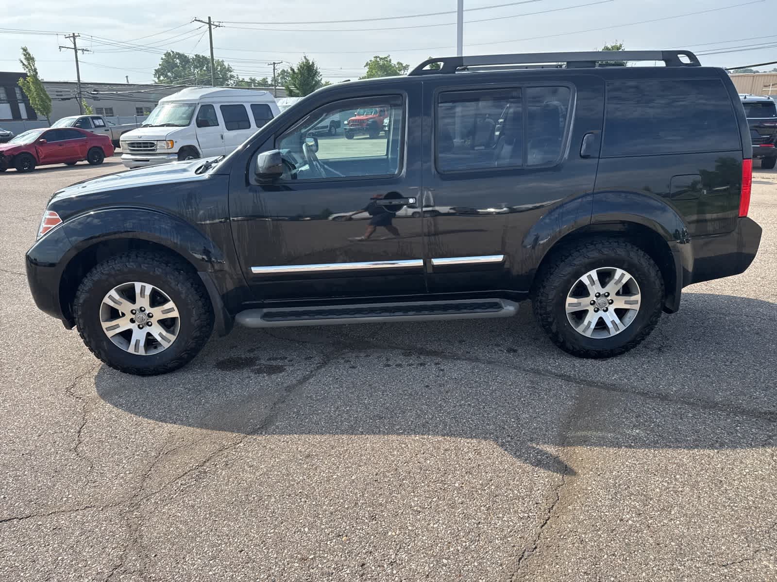 Thumbnail: 2012 Nissan Pathfinder - 28
