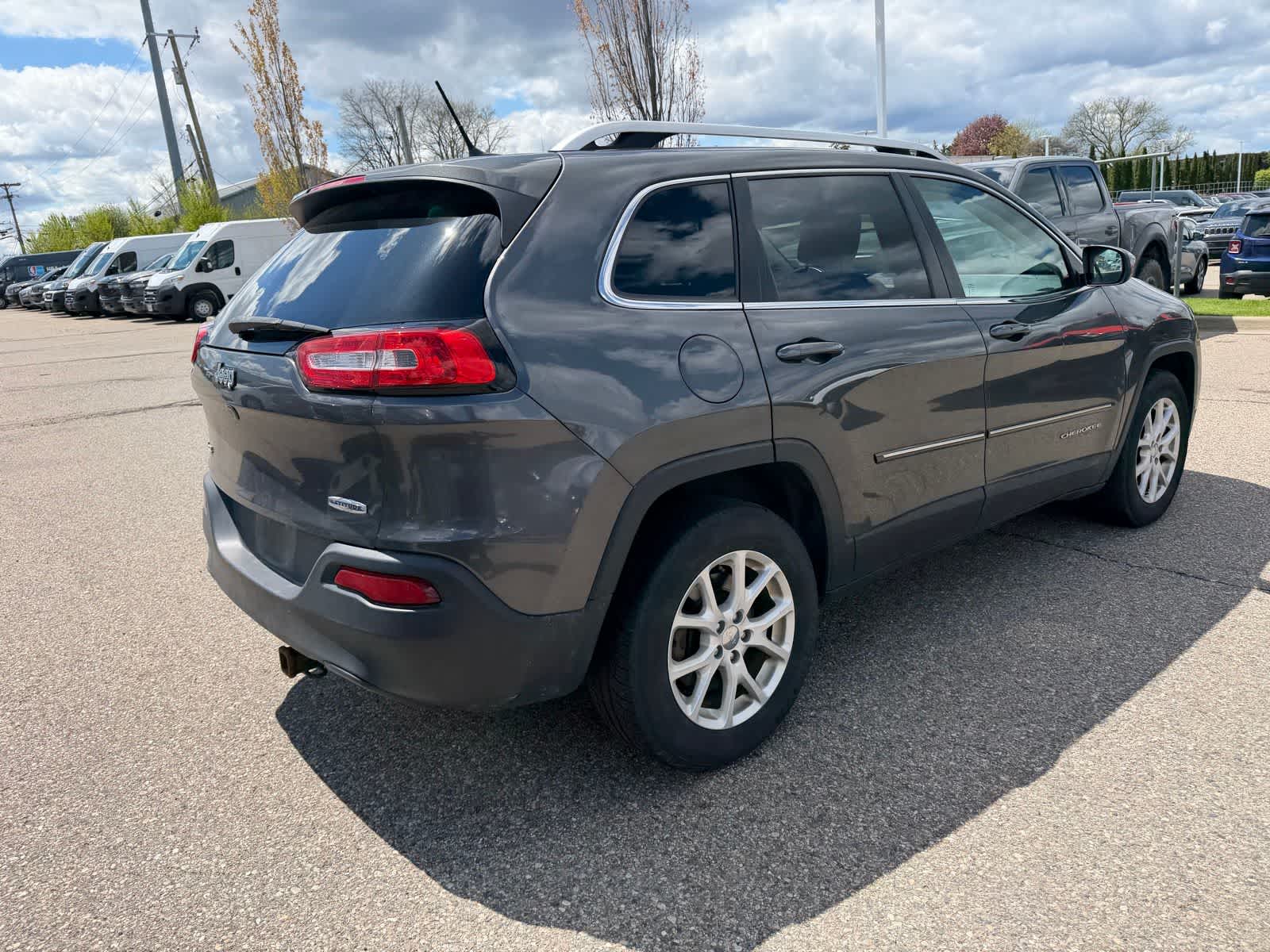Thumbnail: 2015 Jeep Cherokee - 16