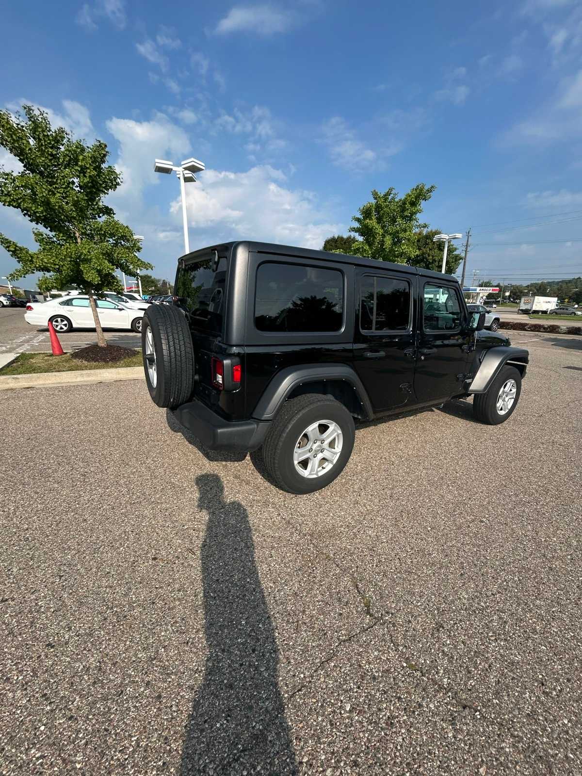 Thumbnail: 2021 Jeep Wrangler - 18