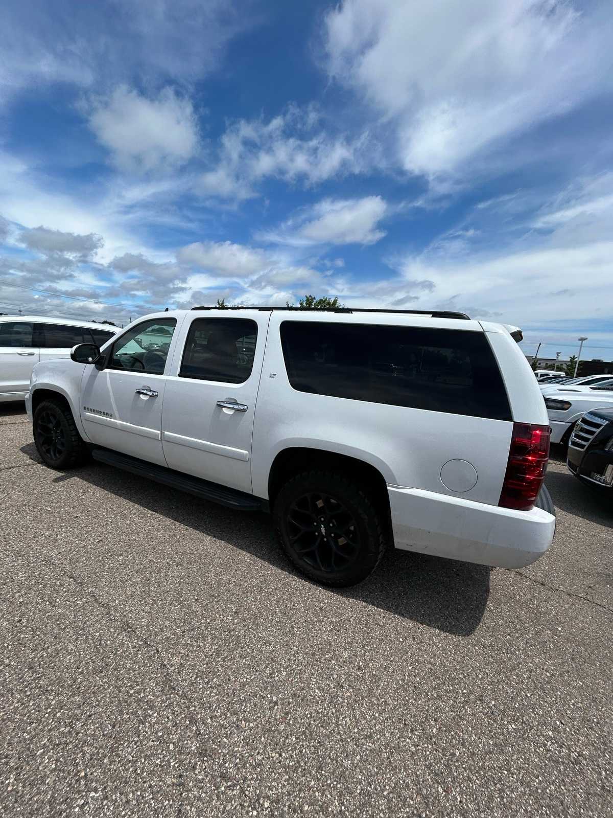 Thumbnail: 2008 Chevrolet Suburban - 29