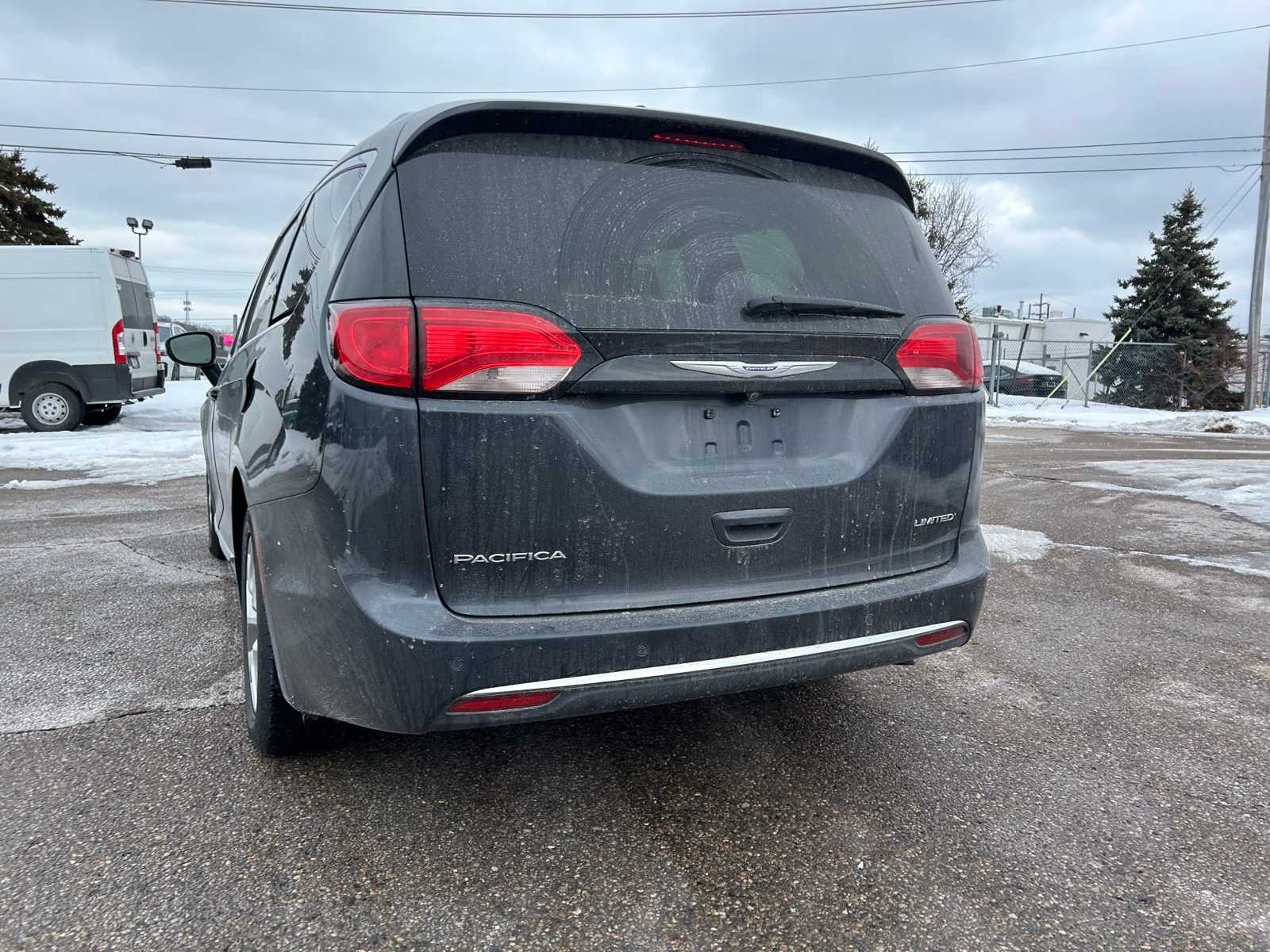 Thumbnail: 2020 Chrysler Pacifica - 17