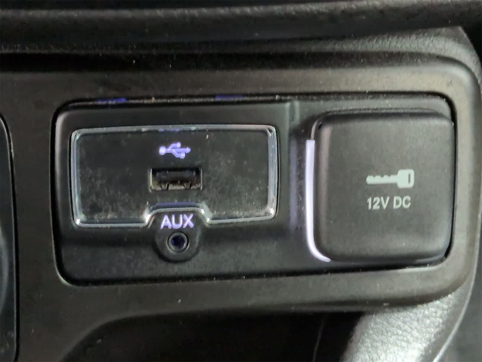 Thumbnail: 2021 Jeep Renegade - 32