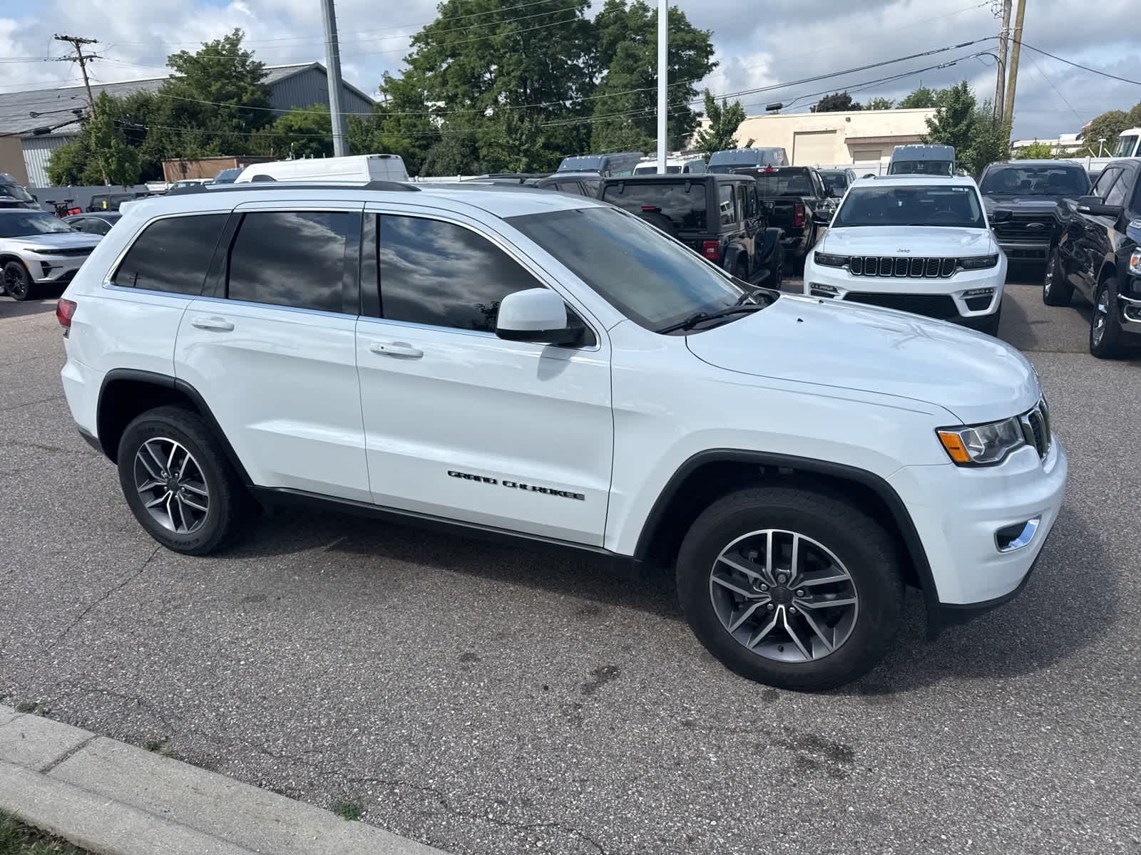 Thumbnail: 2020 Jeep Grand Cherokee - 11