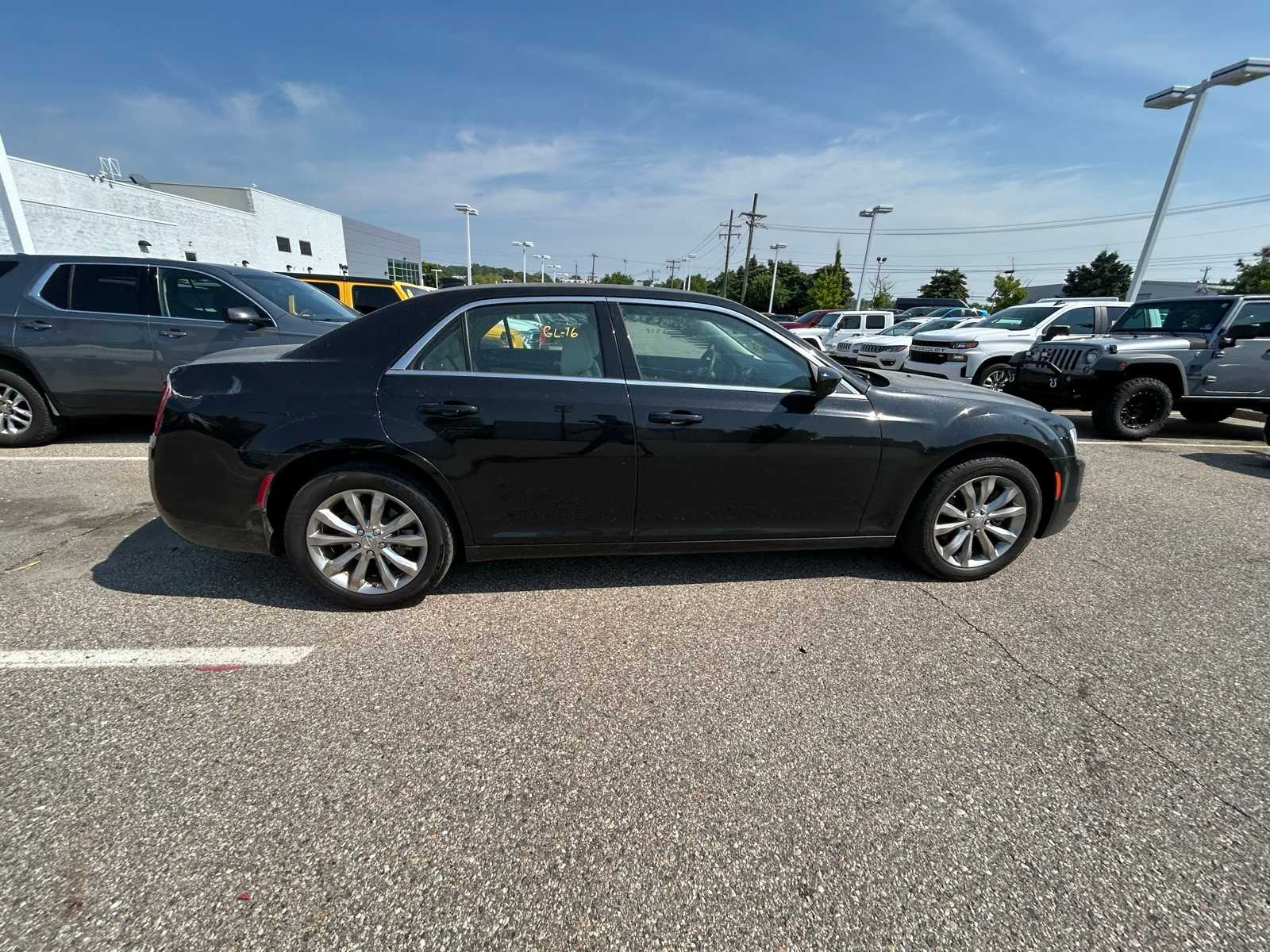 Thumbnail: 2023 Chrysler 300 - 13