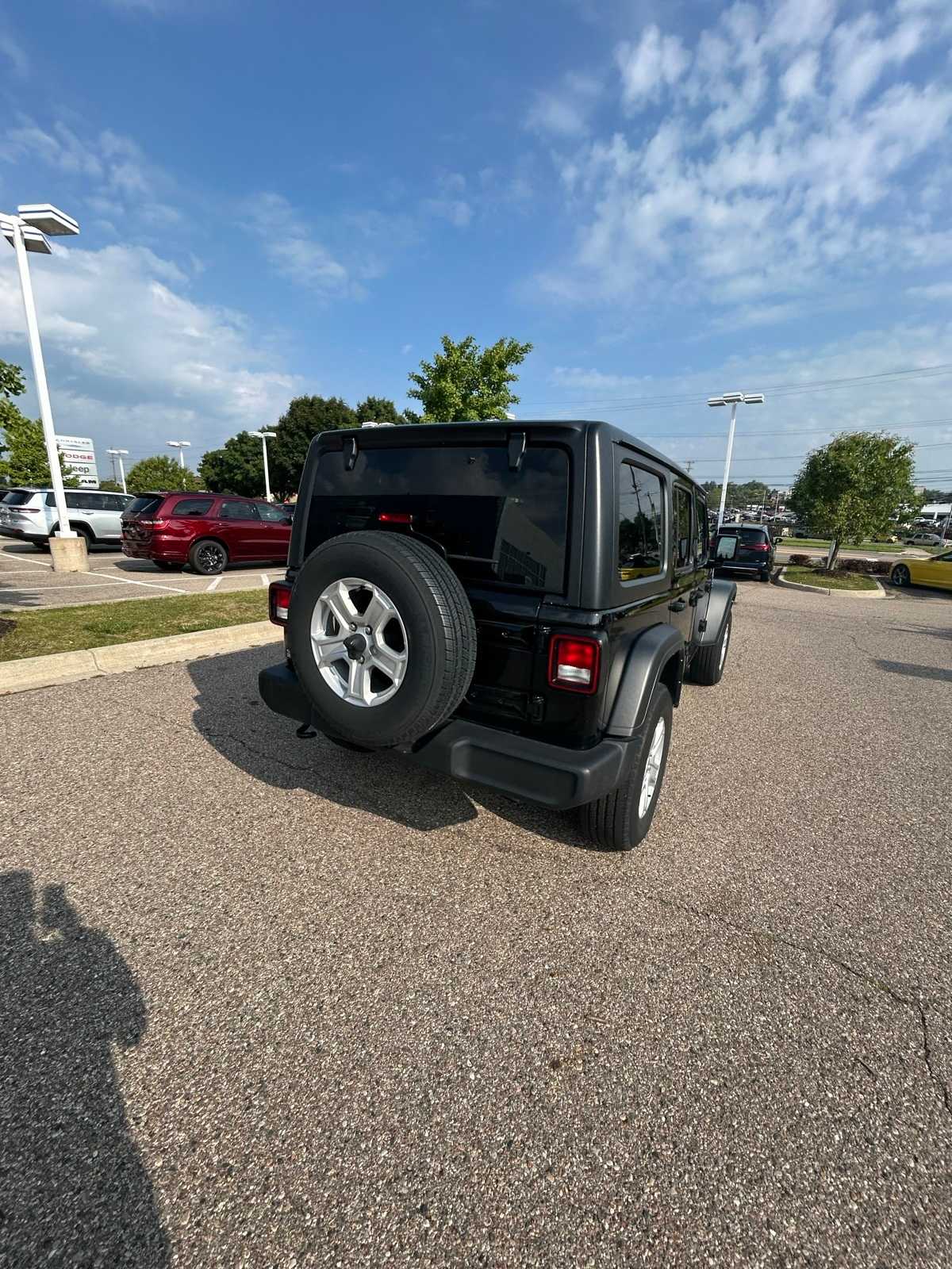 Thumbnail: 2021 Jeep Wrangler - 22