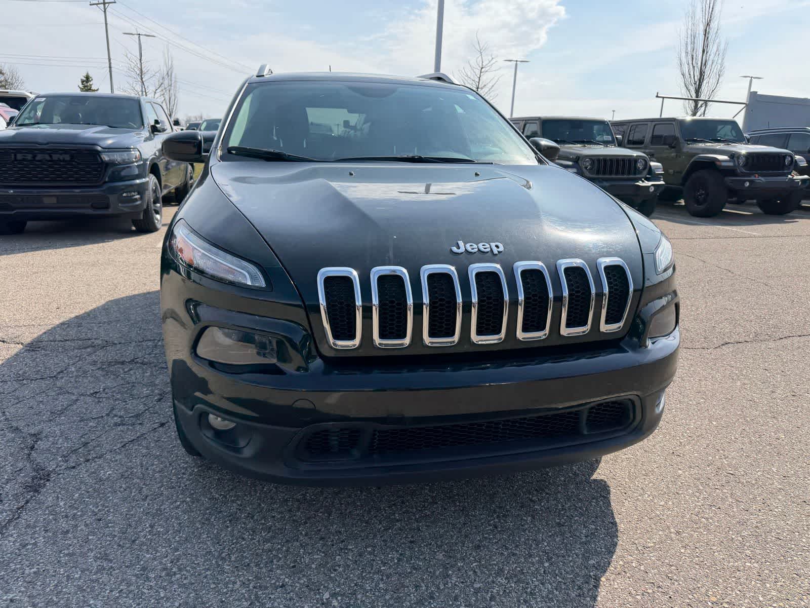 Thumbnail: 2015 Jeep Cherokee - 9