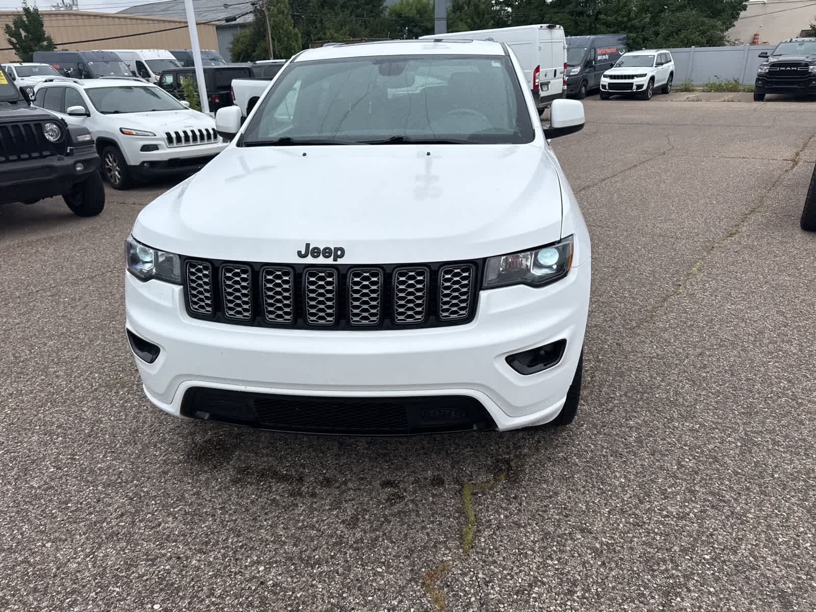 Thumbnail: 2022 Jeep Grand Cherokee - 4