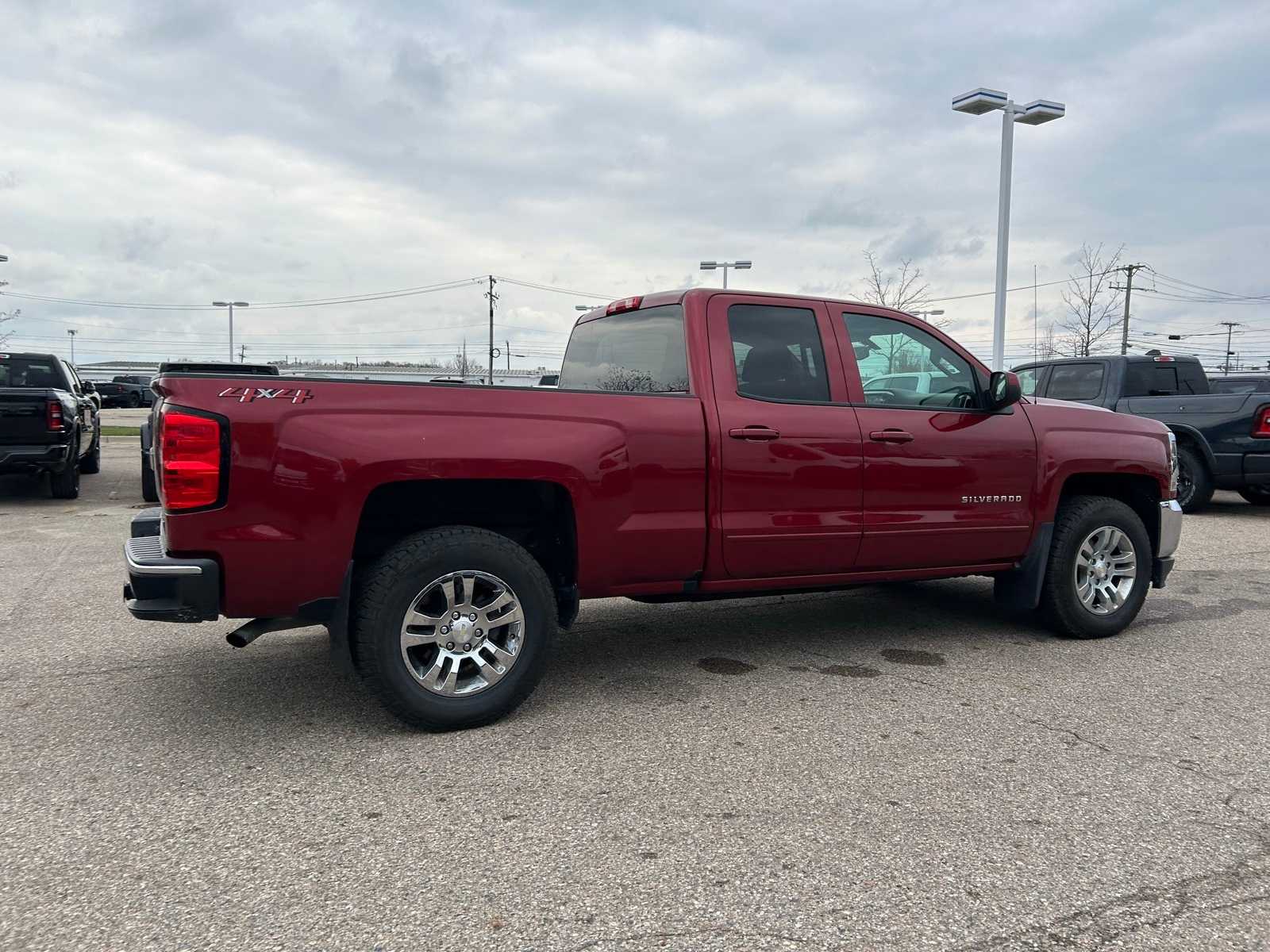 Thumbnail: 2018 Chevrolet Silverado 1500 - 16
