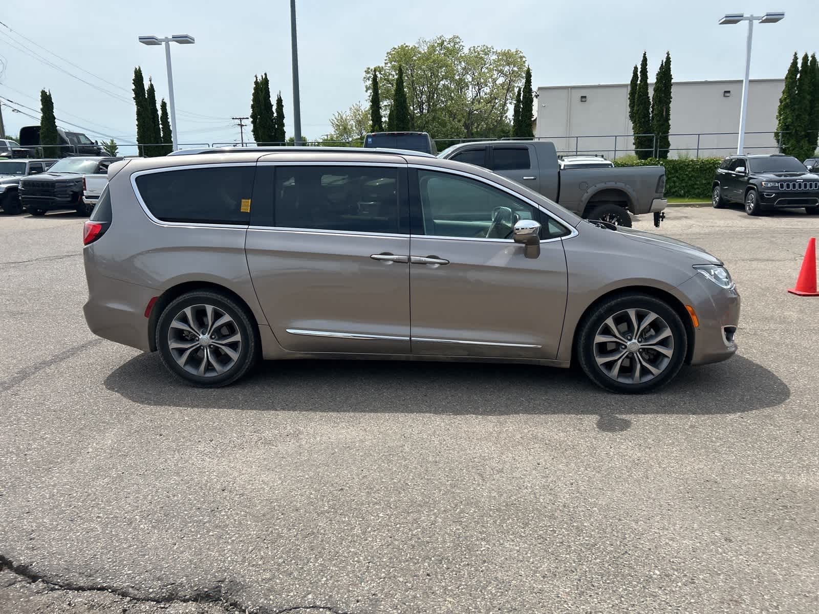 2018 Chrysler Pacifica Limited 13