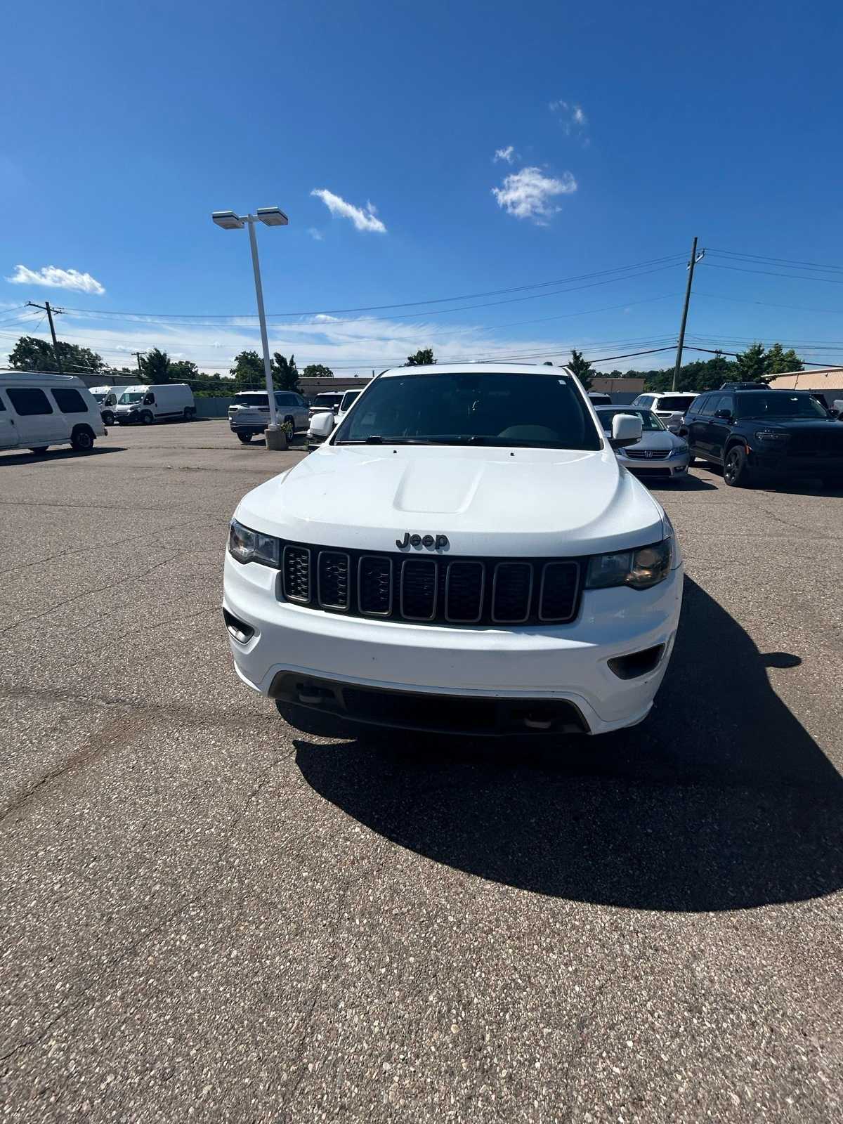Thumbnail: 2017 Jeep Grand Cherokee - 2