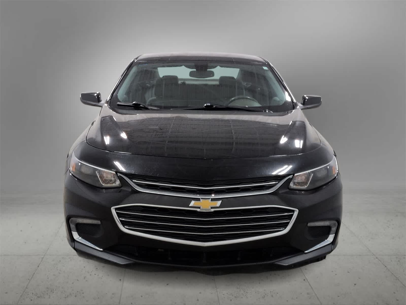 Thumbnail: 2018 Chevrolet Malibu - 3