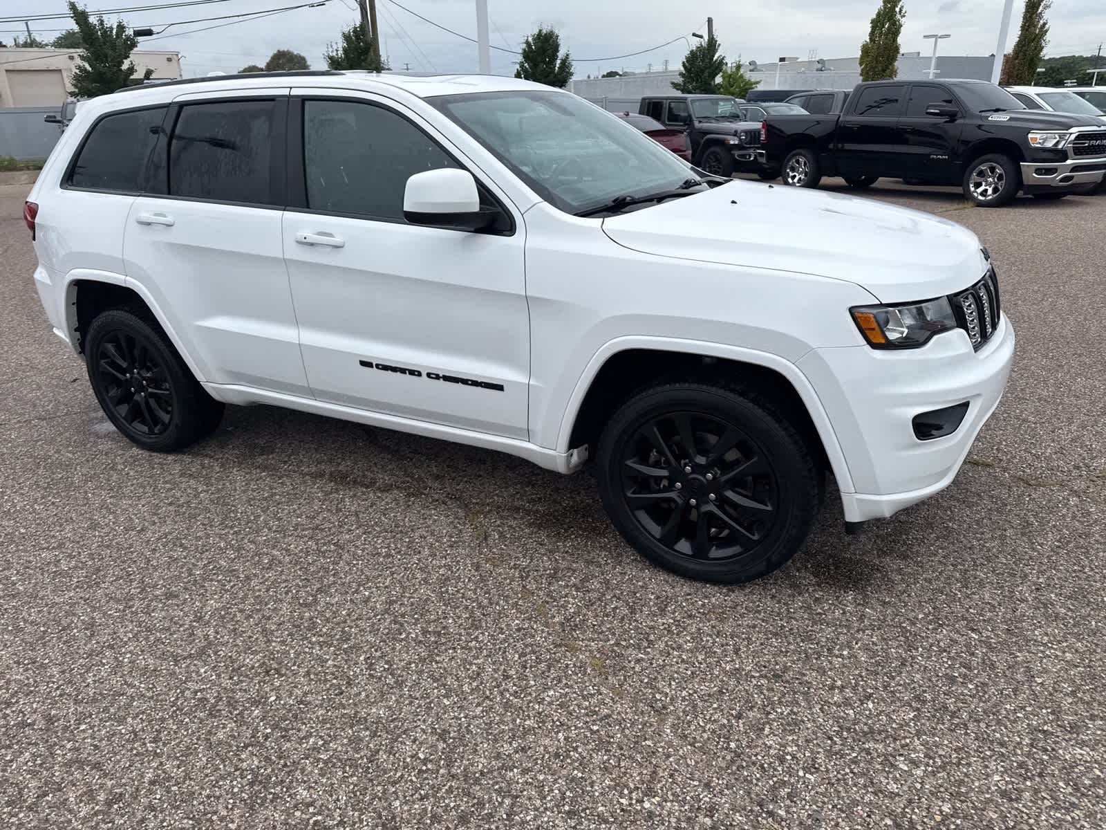 Thumbnail: 2022 Jeep Grand Cherokee - 10