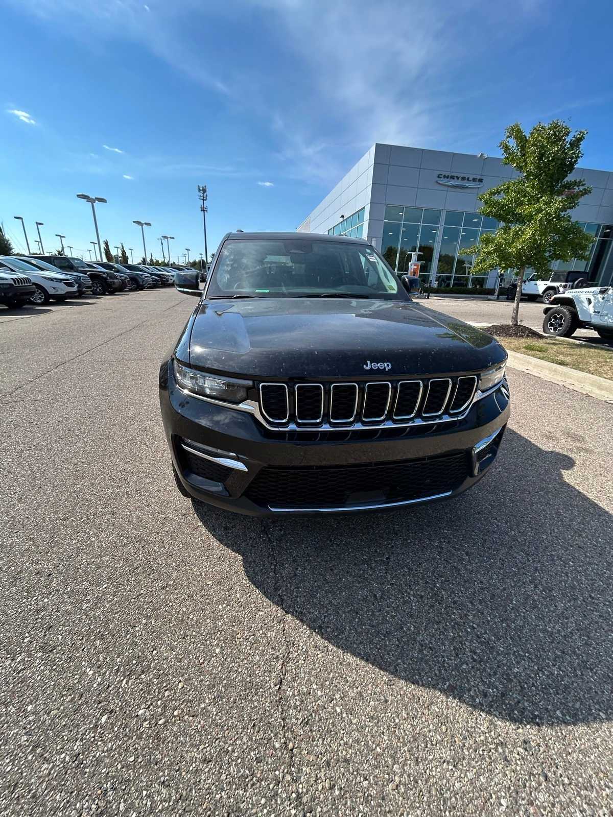 Thumbnail: 2022 Jeep Grand Cherokee - 4