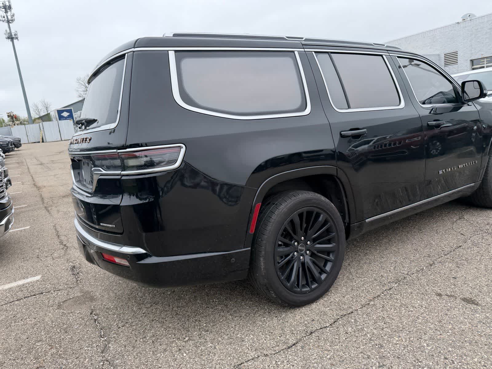 Thumbnail: 2022 Jeep Grand Wagoneer - 13
