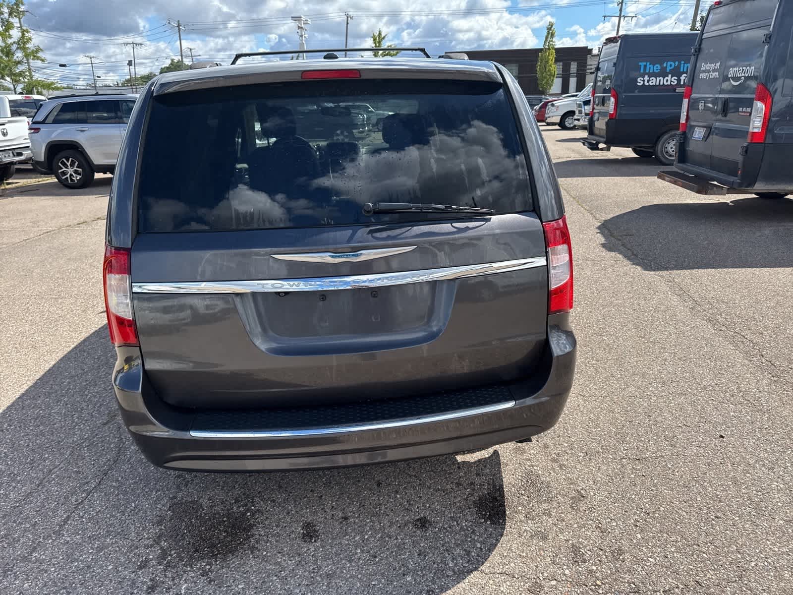 Thumbnail: 2015 Chrysler Town & Country - 18