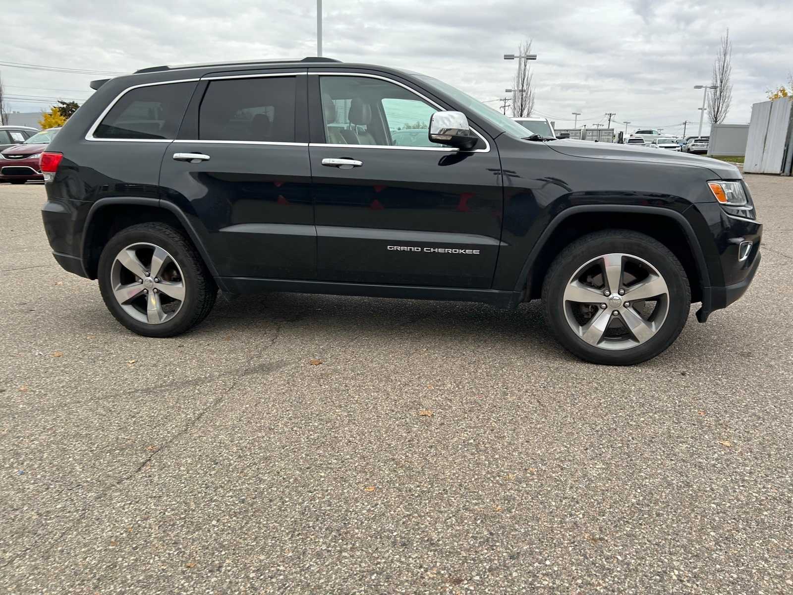 Thumbnail: 2015 Jeep Grand Cherokee - 11