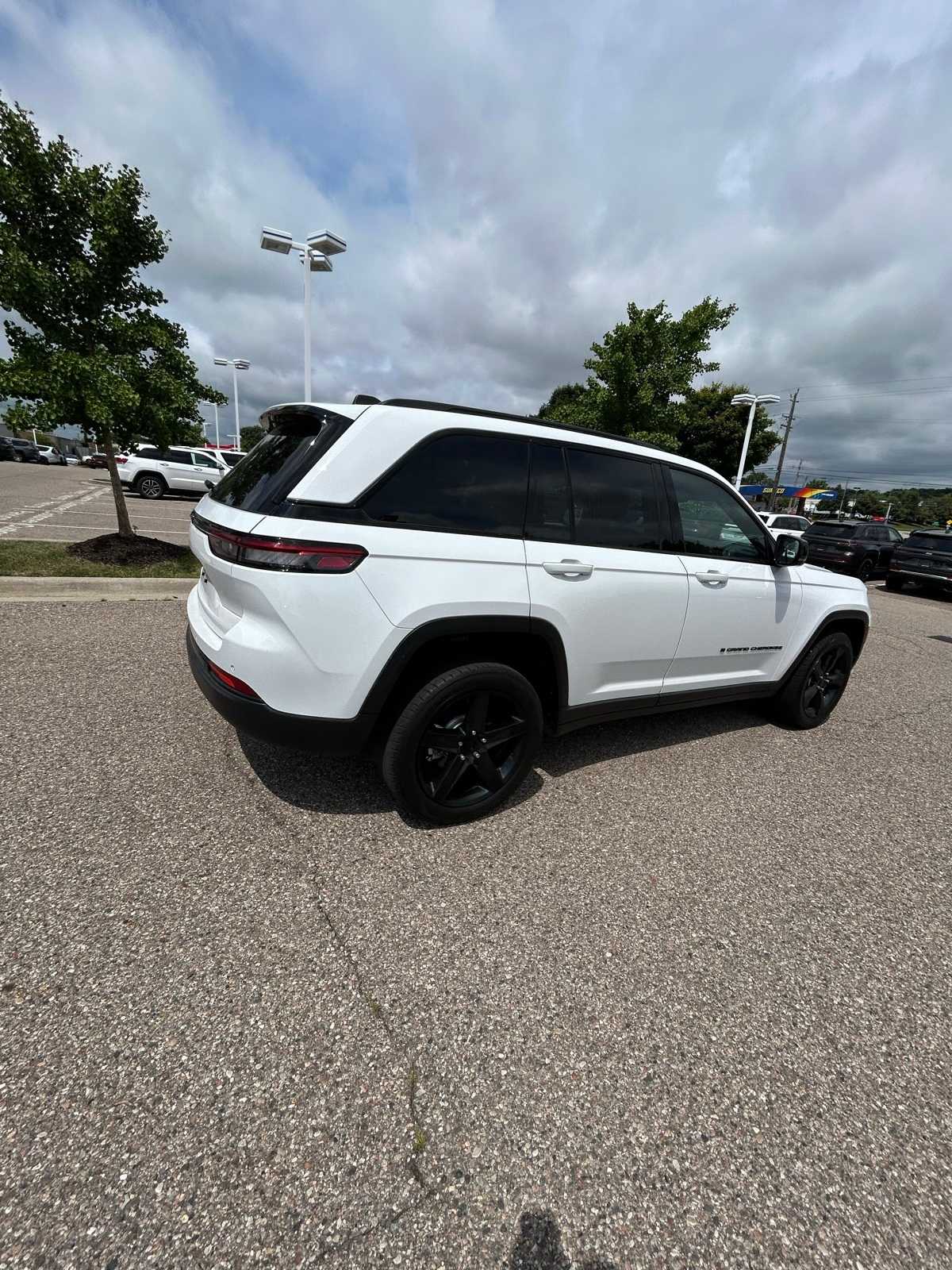 Thumbnail: 2023 Jeep Grand Cherokee - 13
