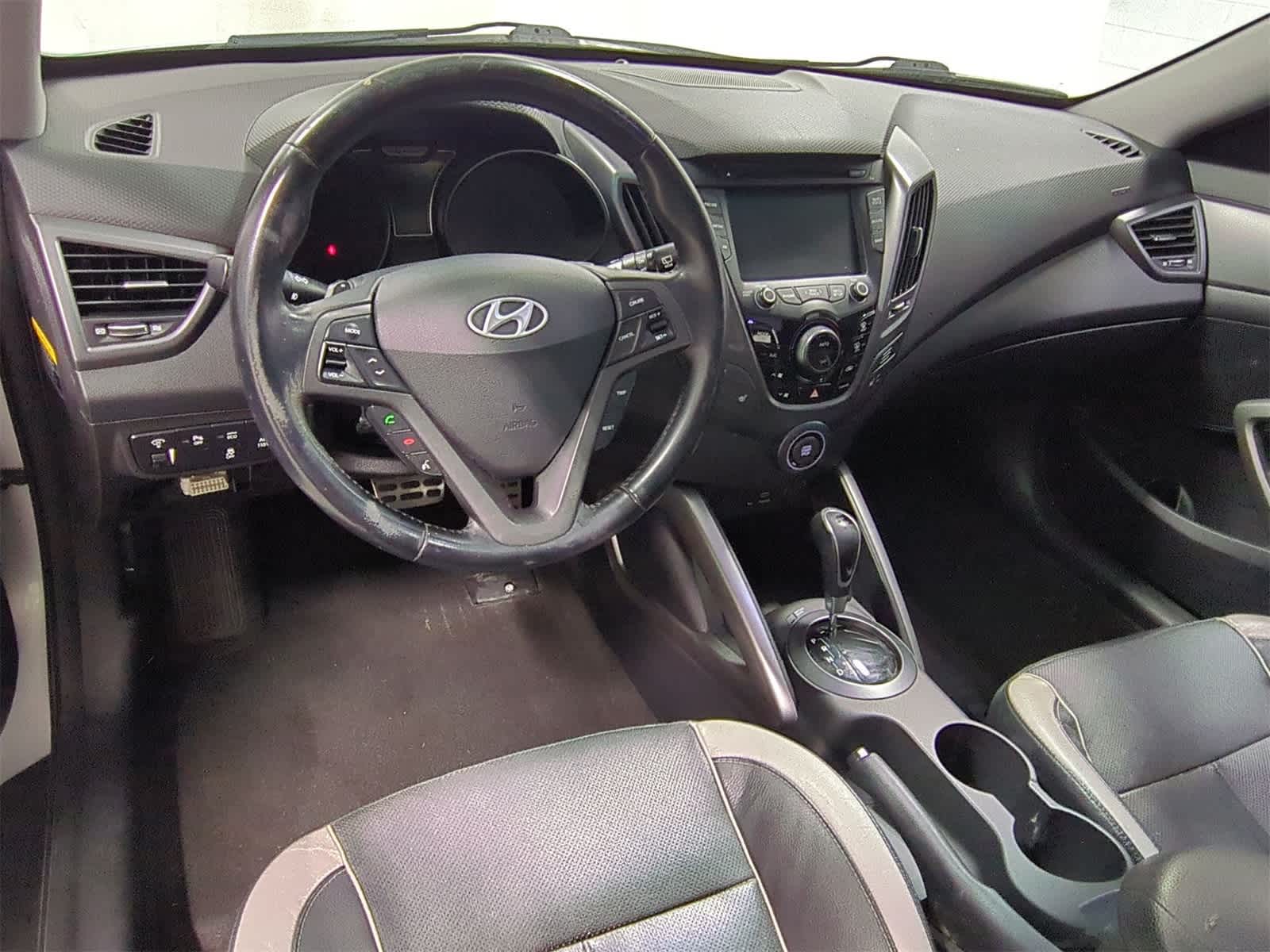 Thumbnail: 2015 Hyundai Veloster - 16