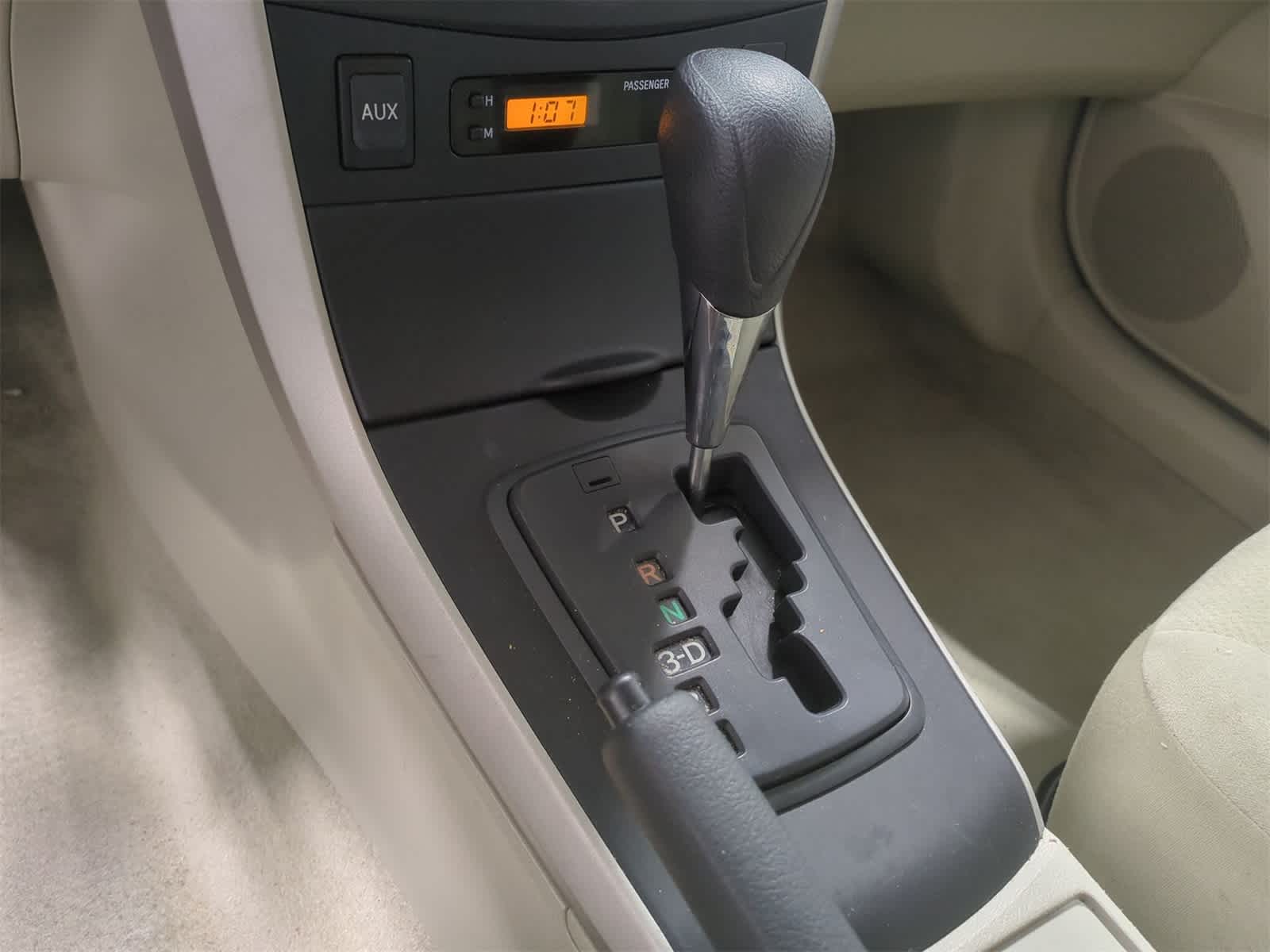 Thumbnail: 2011 Toyota Corolla - 32