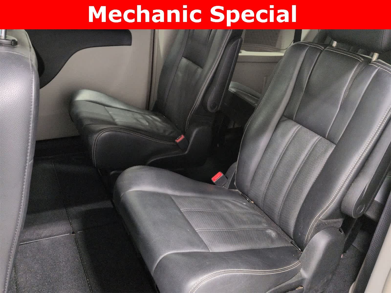 Thumbnail: 2012 Chrysler Town & Country - 20