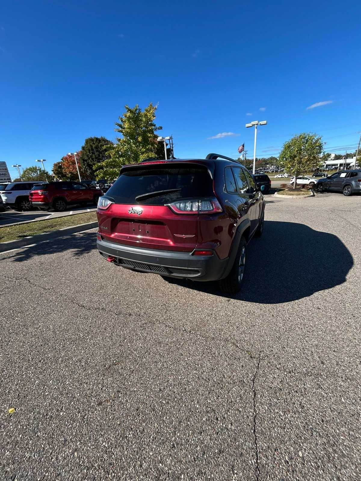Thumbnail: 2019 Jeep Cherokee - 16