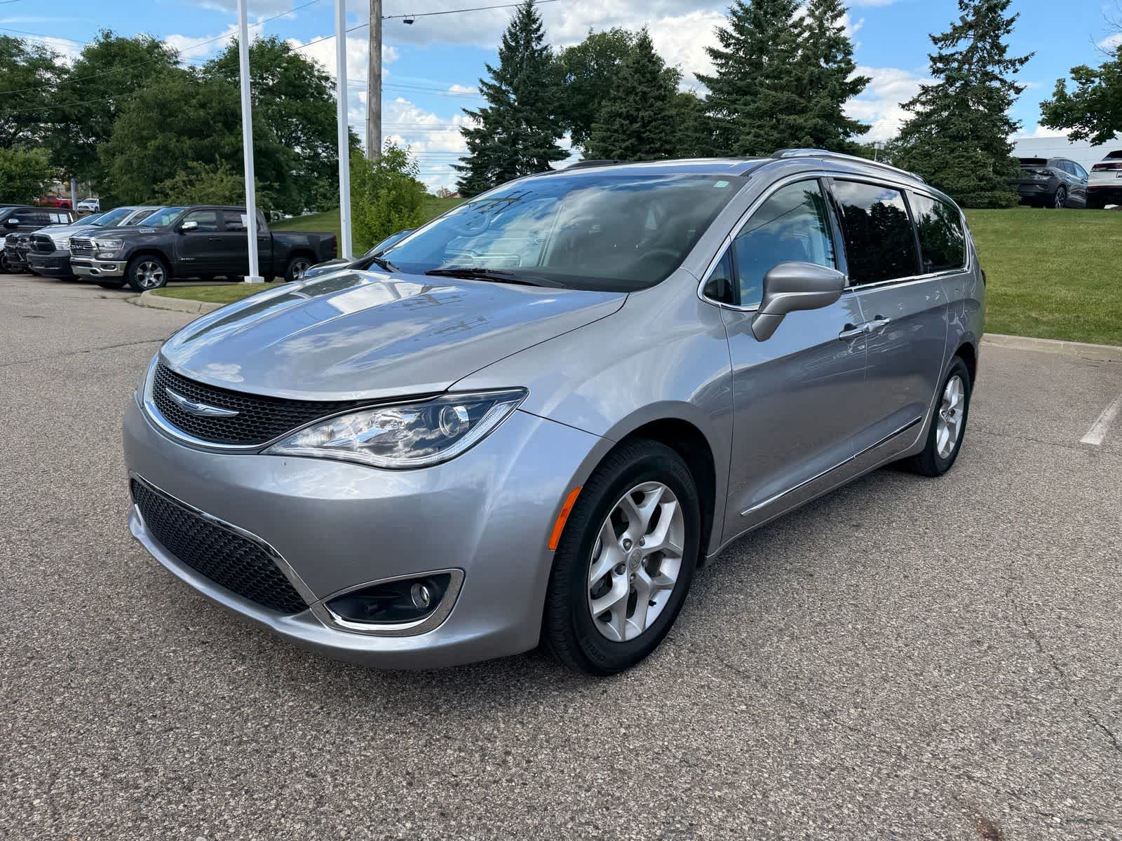 Thumbnail: 2018 Chrysler Pacifica - 4