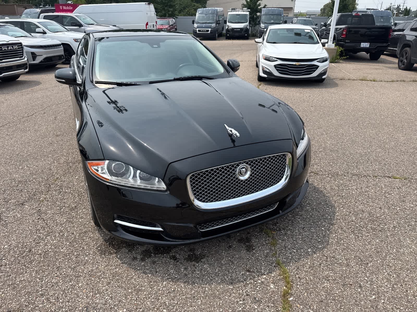 Thumbnail: 2011 Jaguar XJ - 6