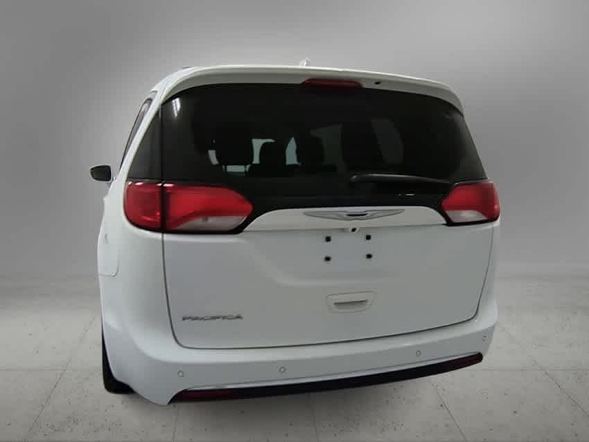 Thumbnail: 2018 Chrysler Pacifica - 7