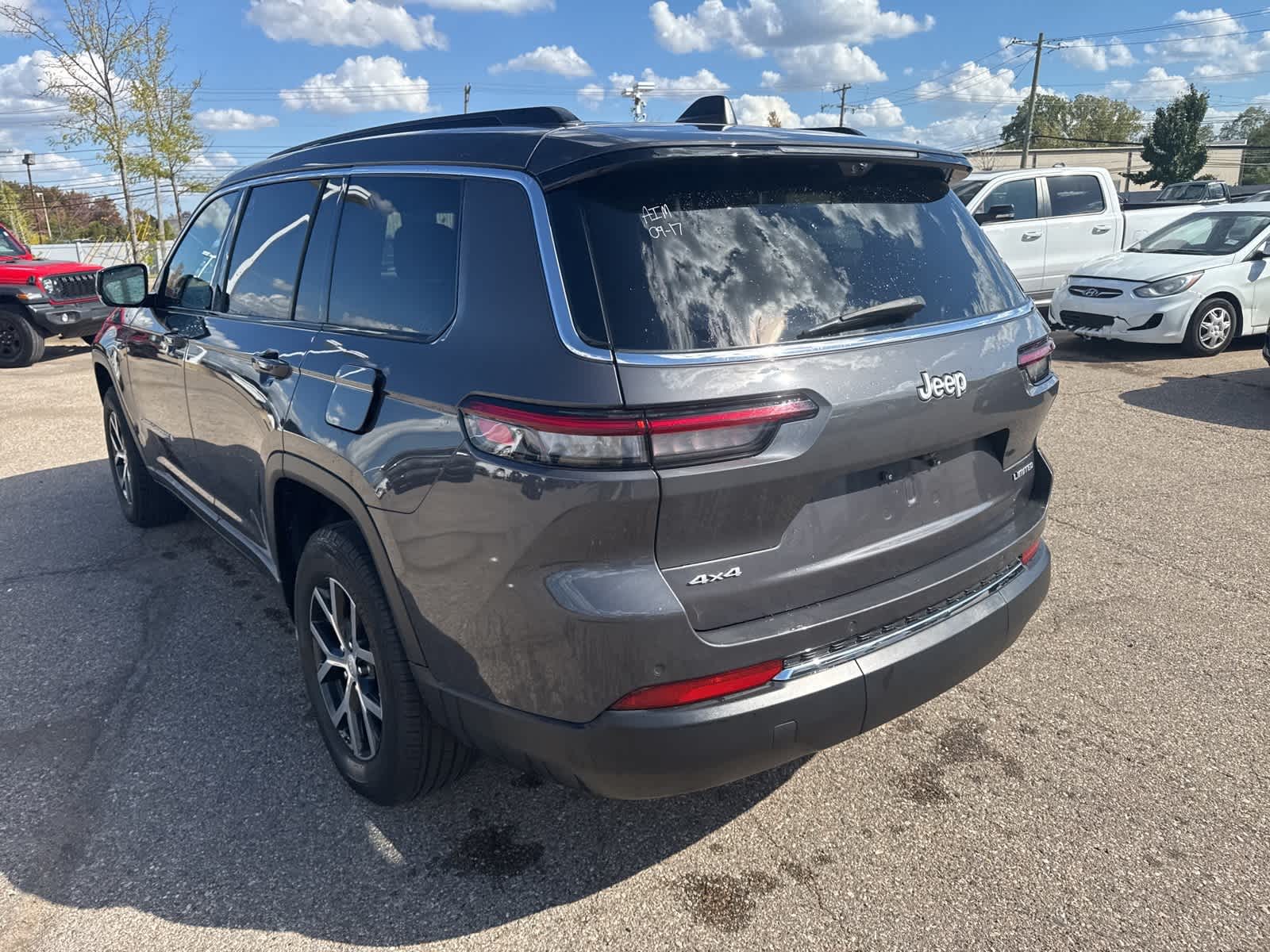 Thumbnail: 2024 Jeep Grand Cherokee L - 20