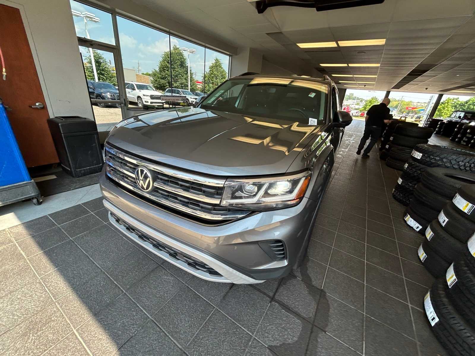 2022 Volkswagen Atlas SE photo 3