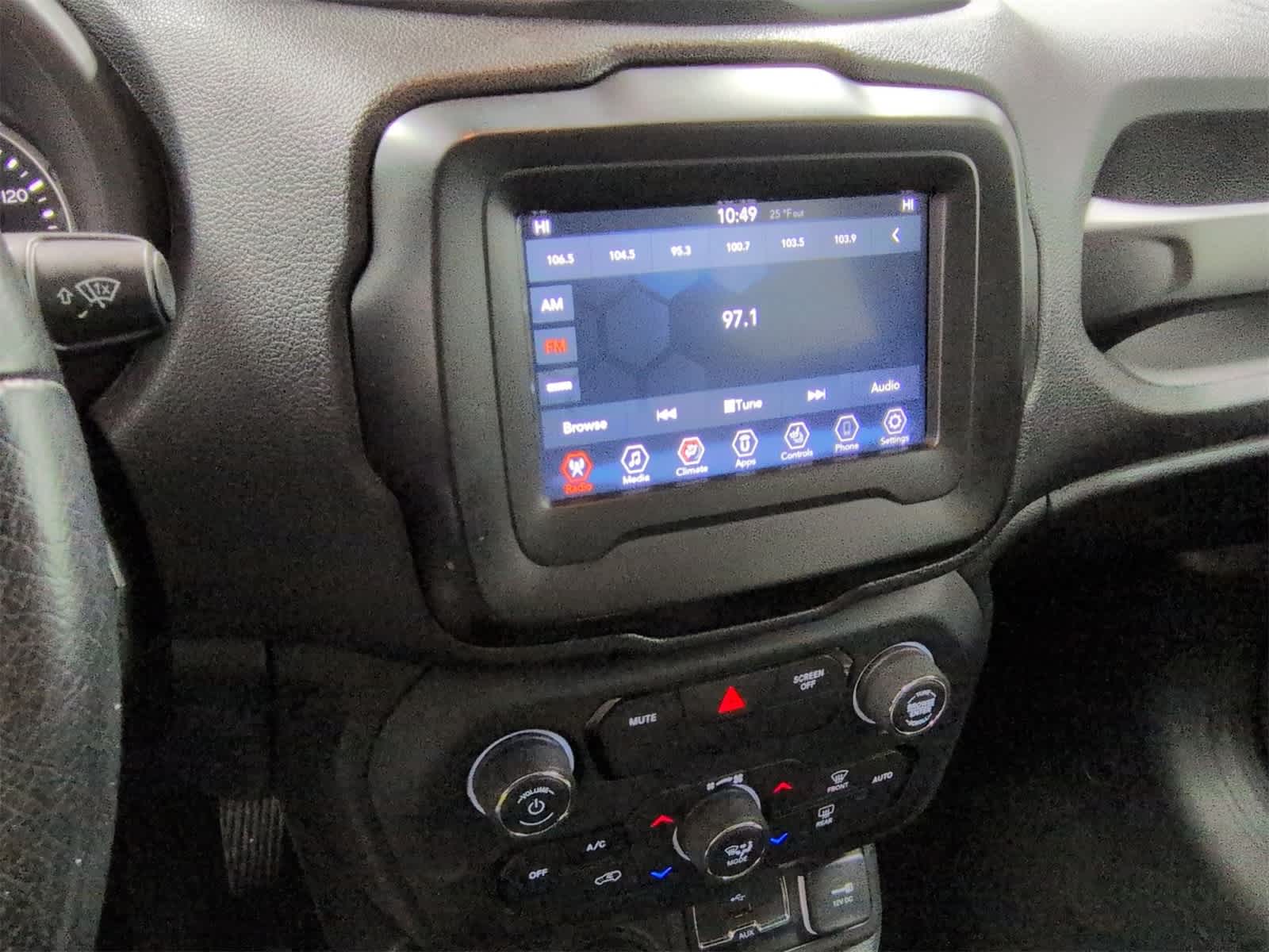 Thumbnail: 2019 Jeep Renegade - 29