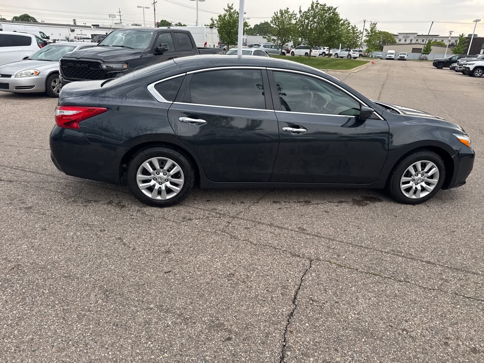 2017 Nissan Altima S 12