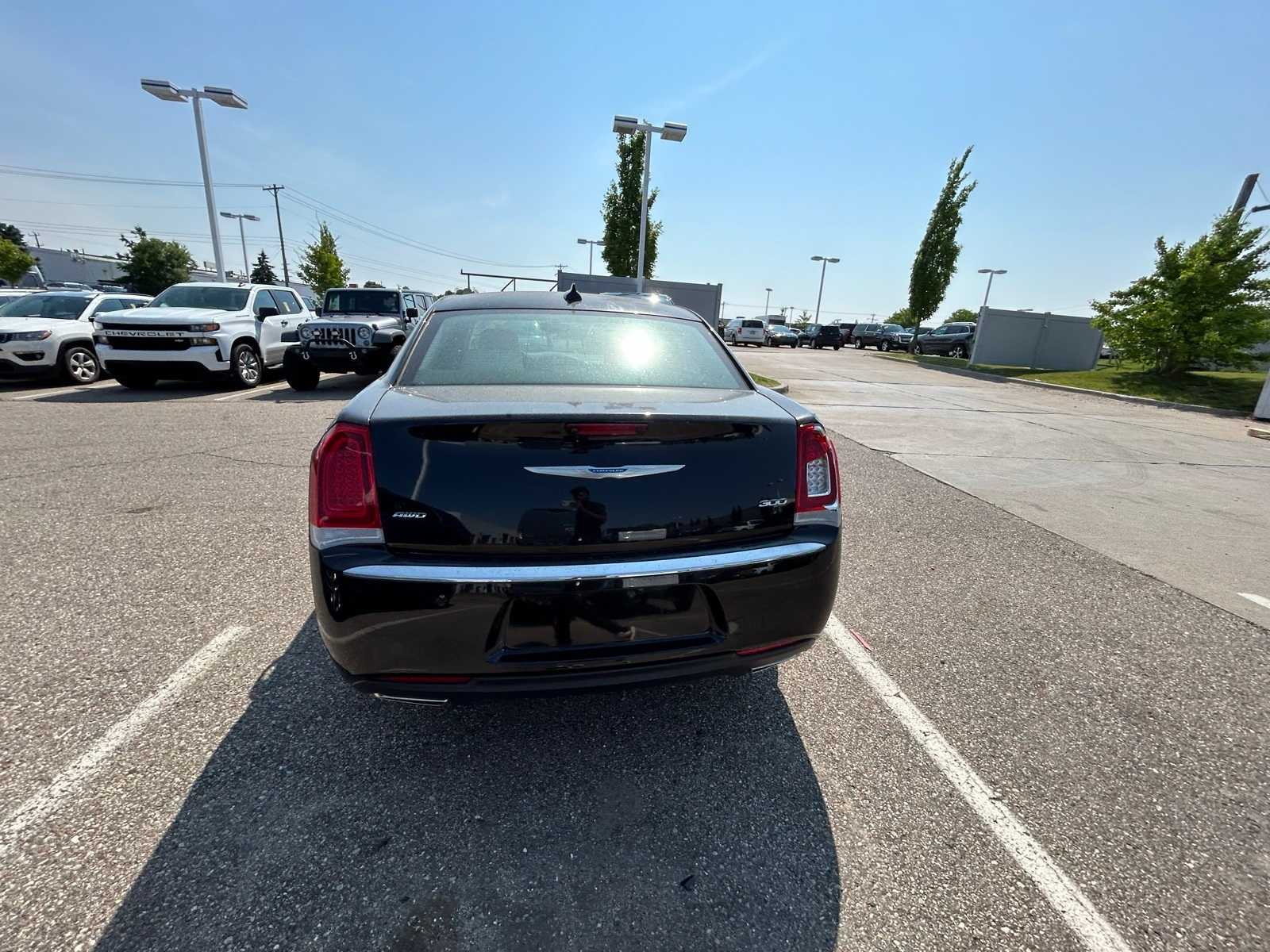 Thumbnail: 2023 Chrysler 300 - 18