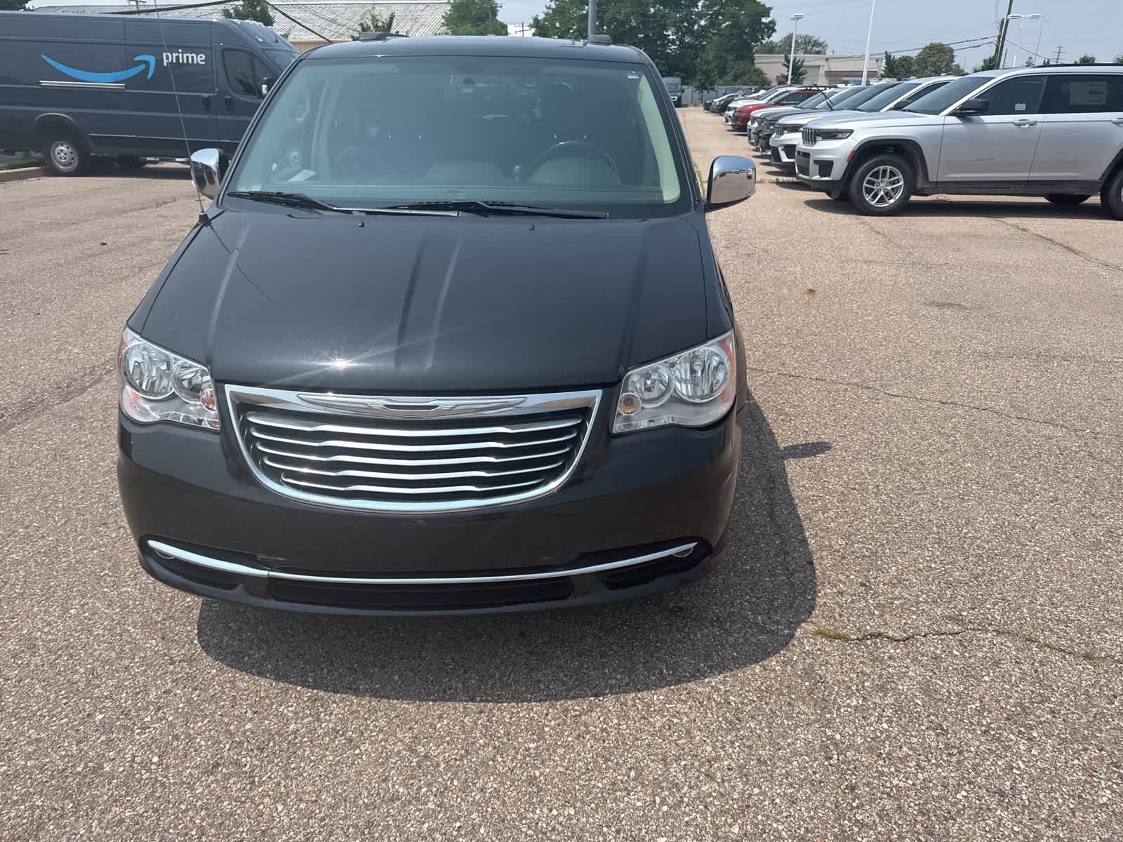Thumbnail: 2016 Chrysler Town & Country - 4