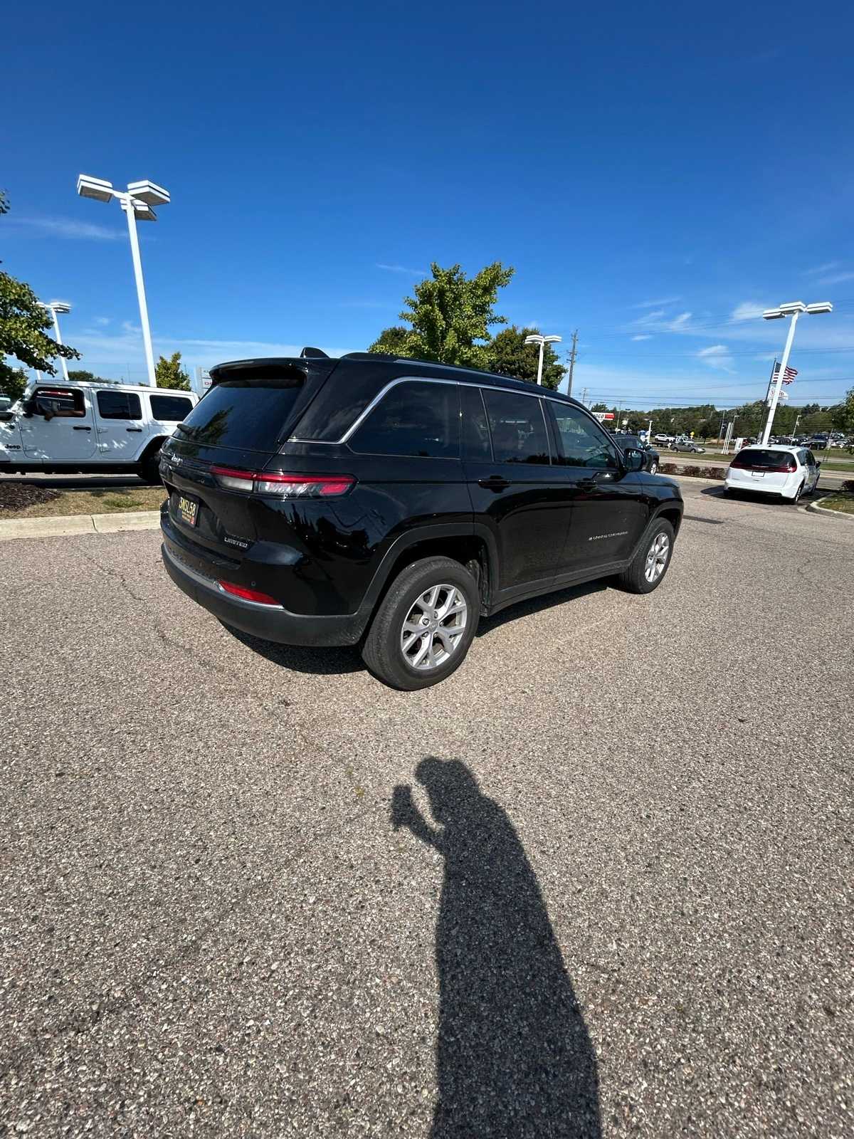 Thumbnail: 2022 Jeep Grand Cherokee - 17
