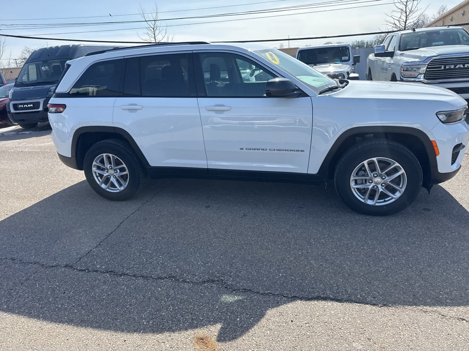 Thumbnail: 2024 Jeep Grand Cherokee - 10