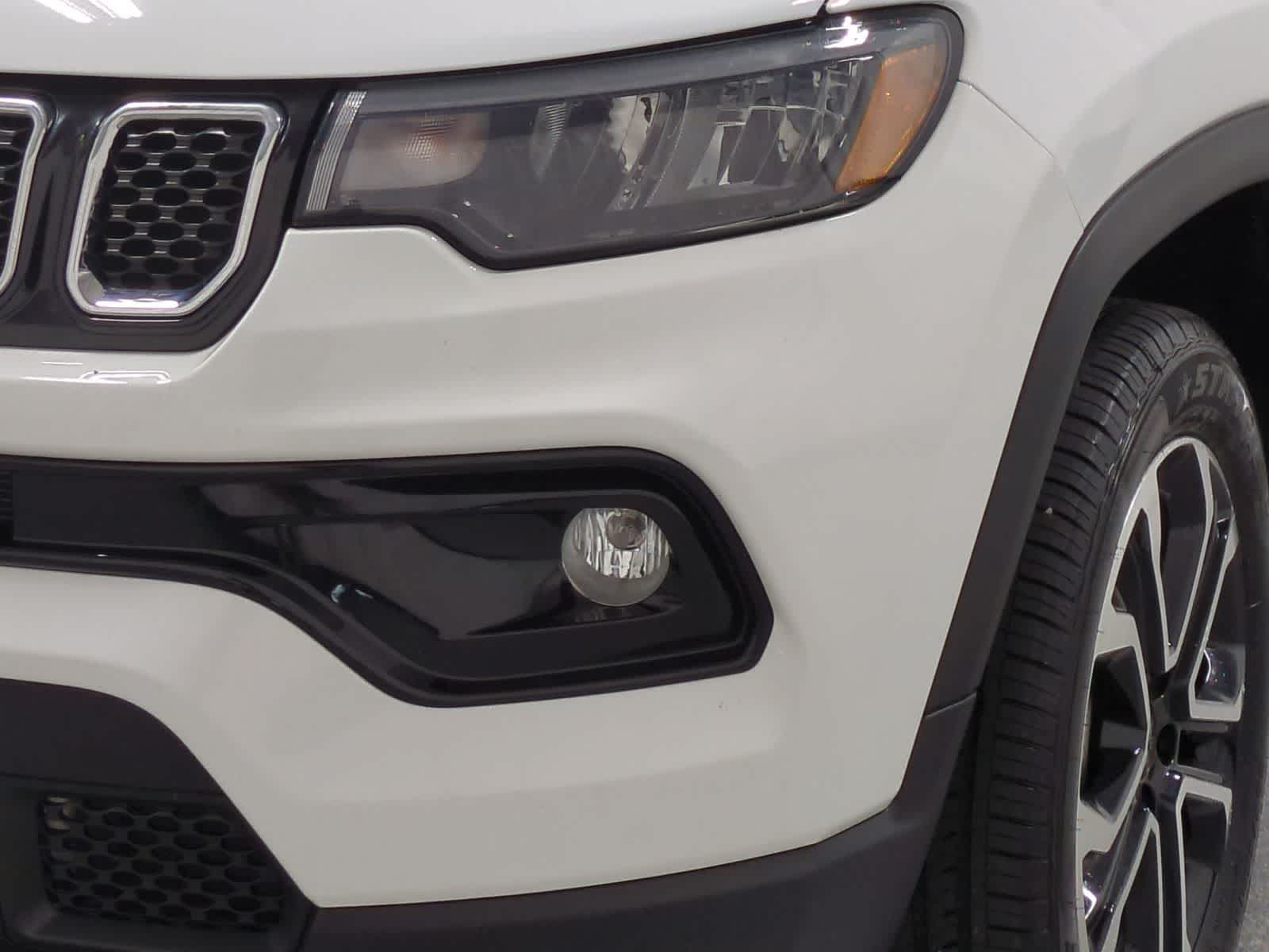 Thumbnail: 2023 Jeep Compass - 11