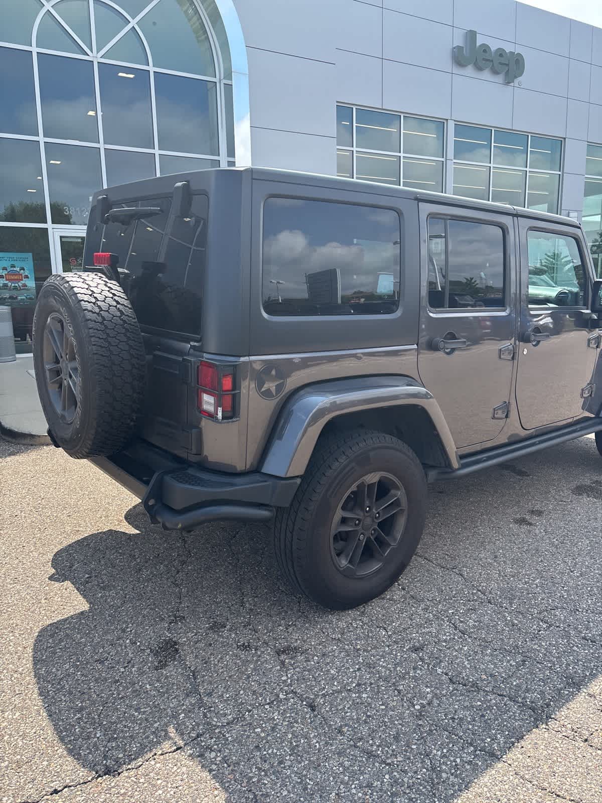 Thumbnail: 2018 Jeep Wrangler - 12