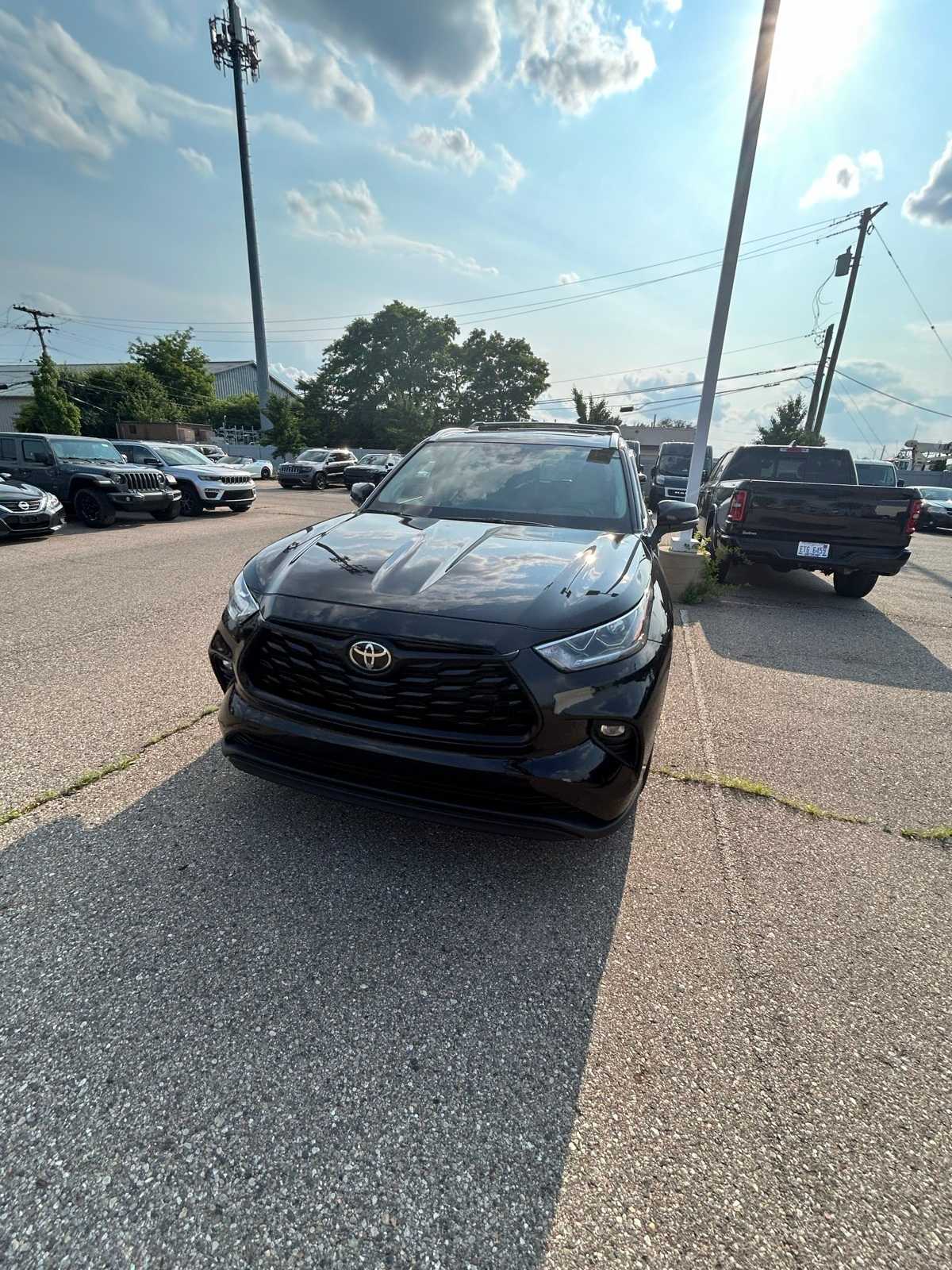 Thumbnail: 2023 Toyota Highlander - 4