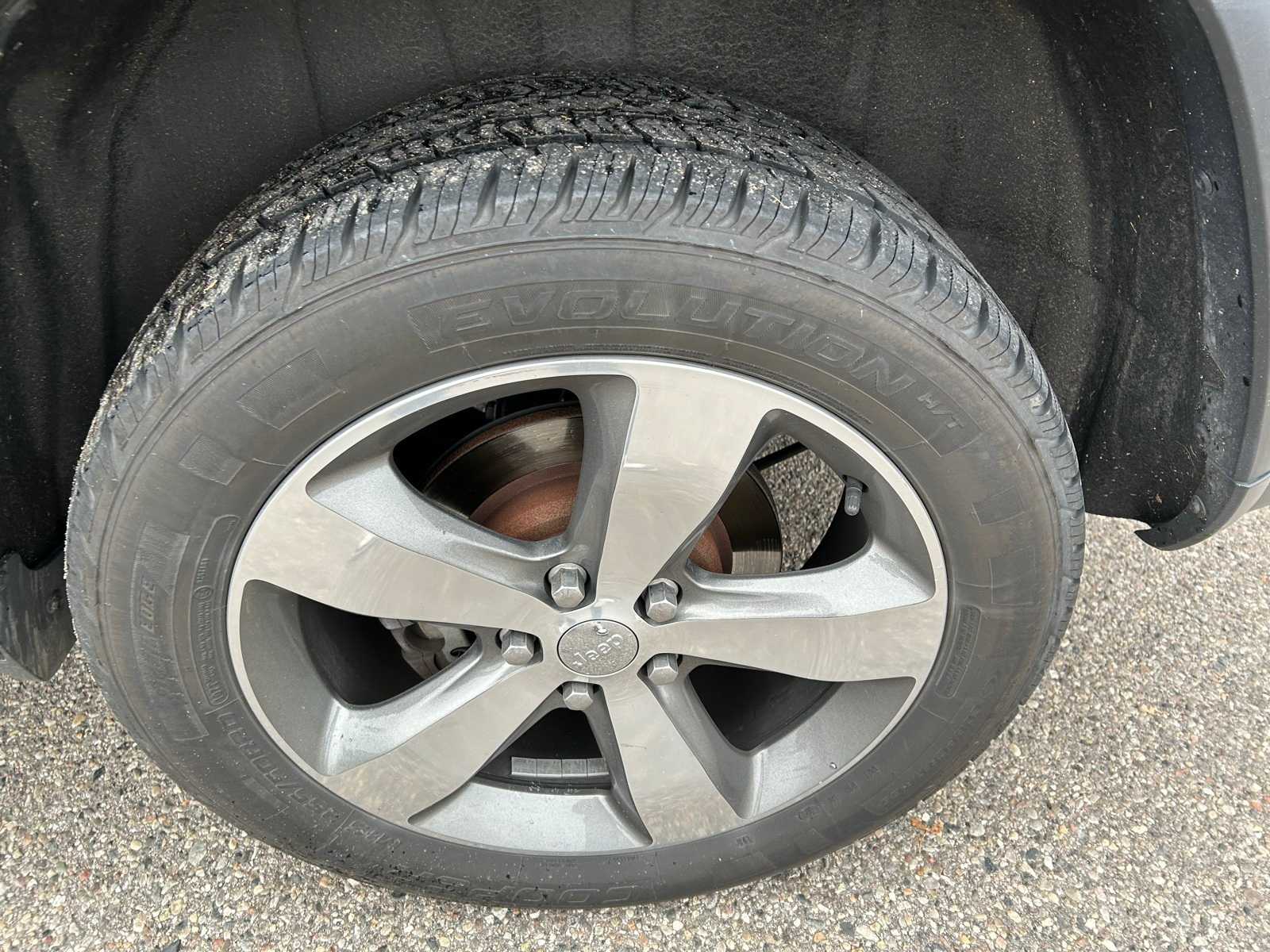 Thumbnail: 2015 Jeep Grand Cherokee - 29