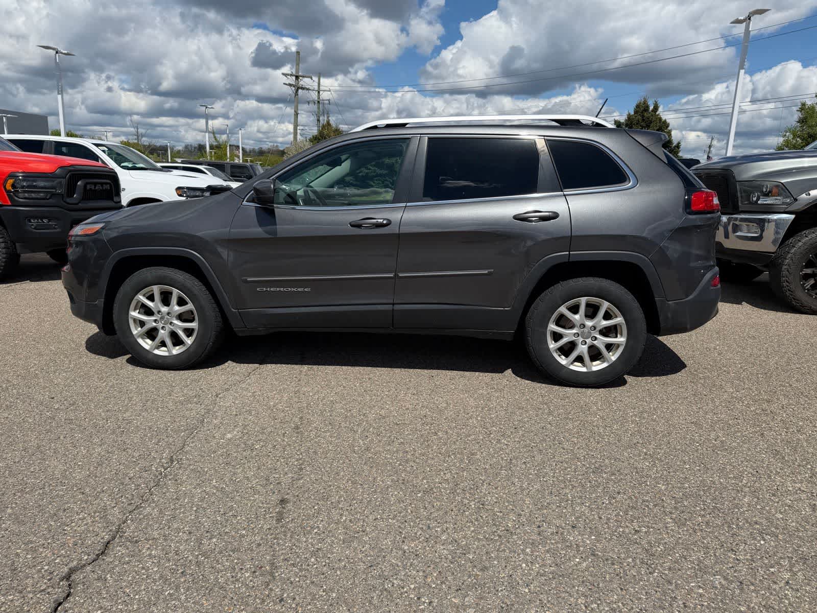 Thumbnail: 2015 Jeep Cherokee - 25