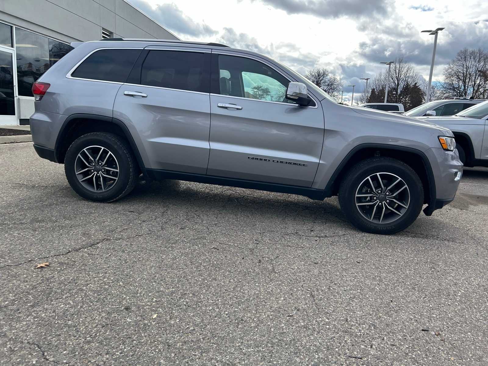 Thumbnail: 2020 Jeep Grand Cherokee - 11