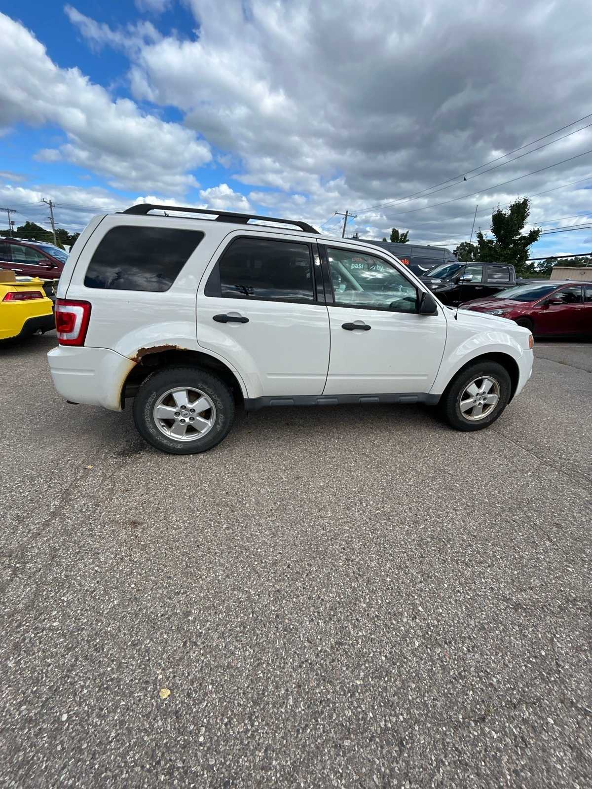 Thumbnail: 2011 Ford Escape - 15