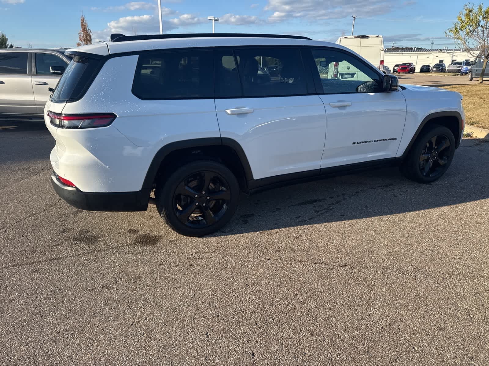 Thumbnail: 2023 Jeep Grand Cherokee L - 15