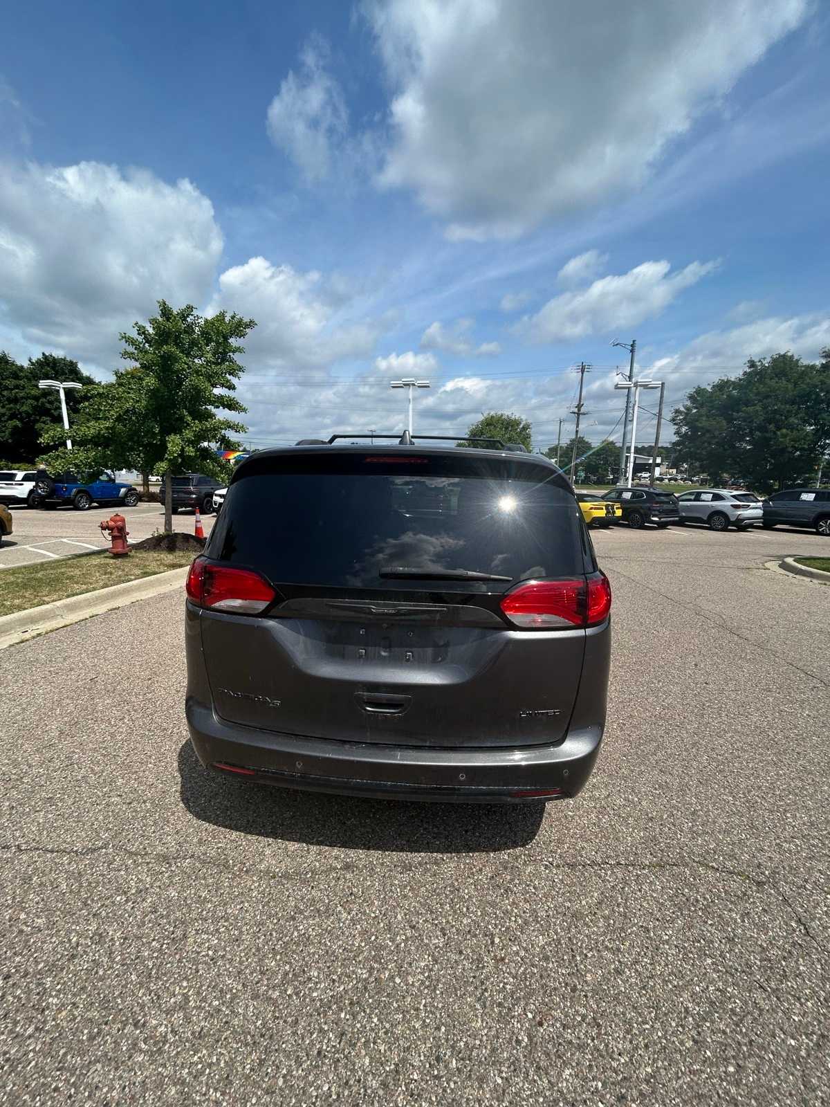 Thumbnail: 2019 Chrysler Pacifica - 20