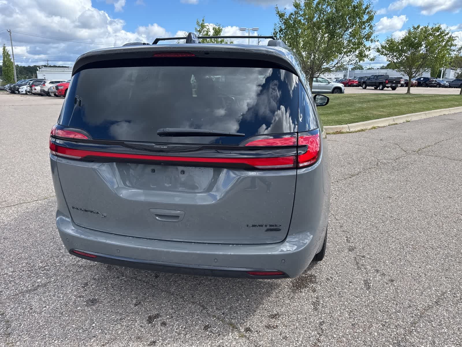 Thumbnail: 2023 Chrysler Pacifica - 18