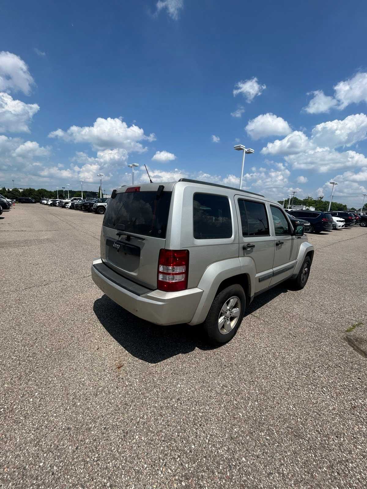 Thumbnail: 2009 Jeep Liberty - 15