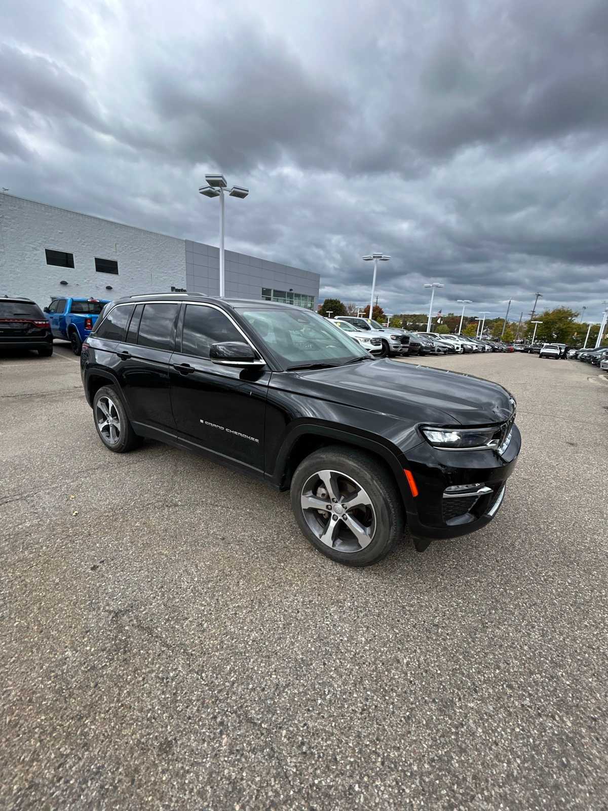 Thumbnail: 2023 Jeep Grand Cherokee - 9