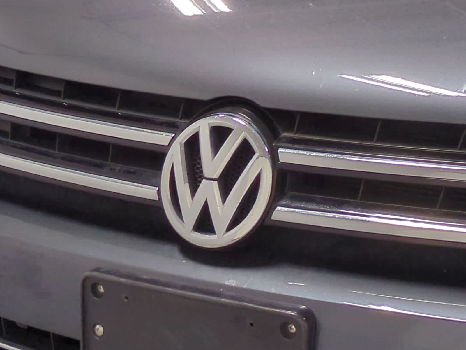 Thumbnail: 2014 Volkswagen Touareg - 12